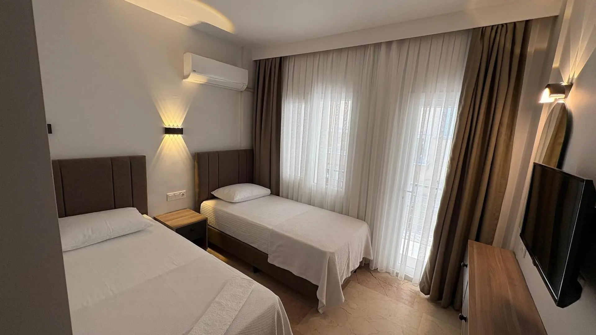 Eren Otel Çeşme 2*,  Turquia